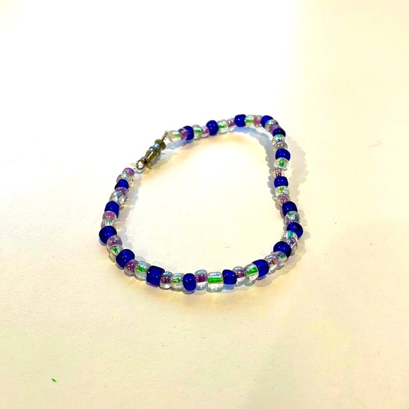 Handmade beaded bracelet. Size 7:5 - Picture 2 of 2